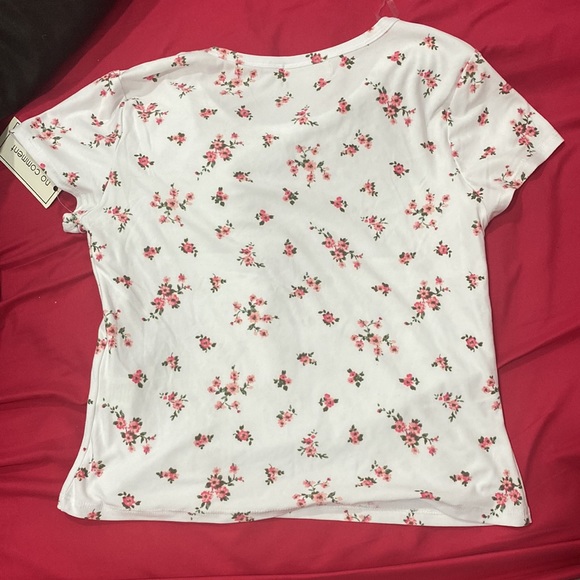 white floral top - Picture 2 of 2